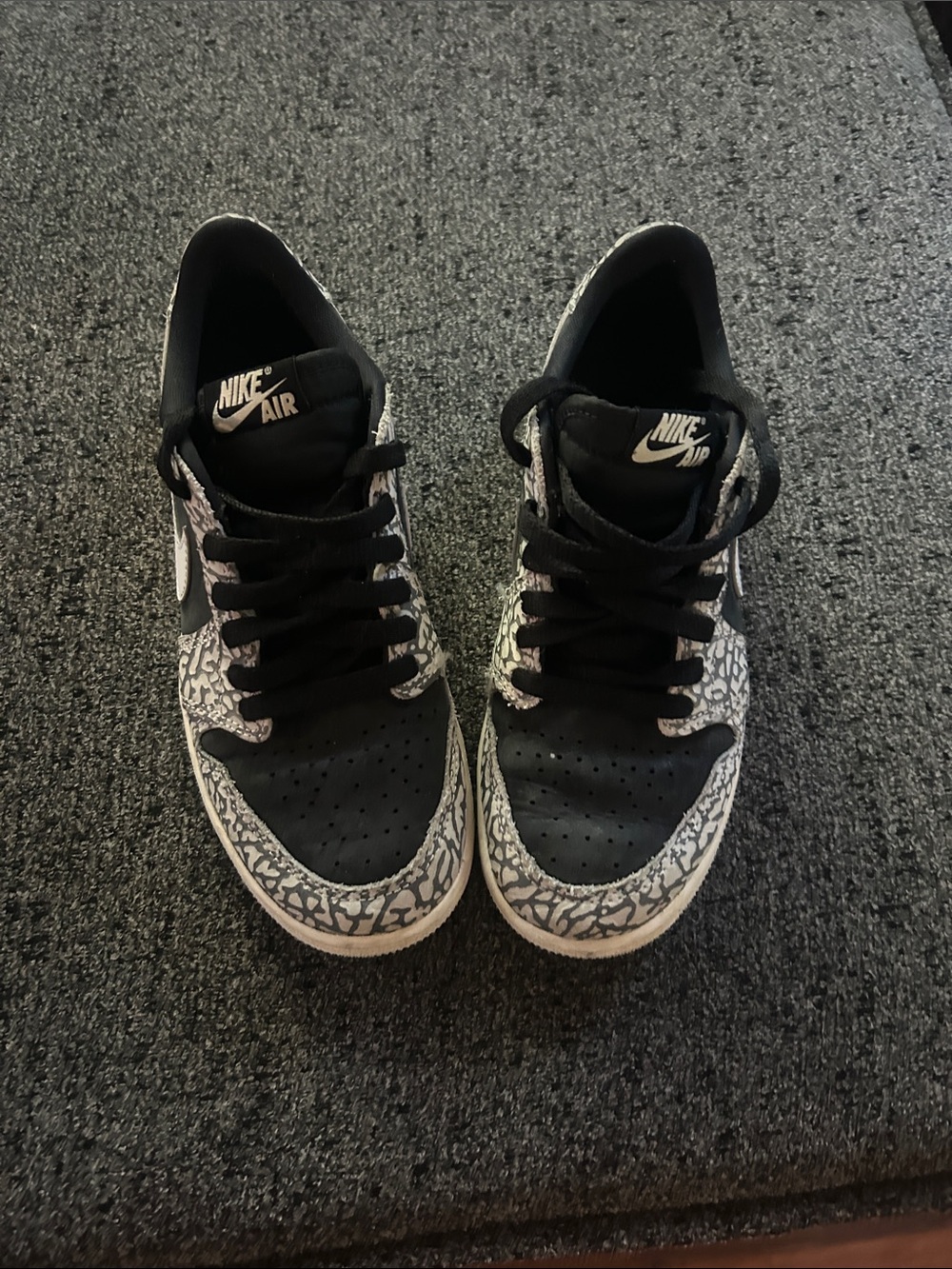 Nike Women's Low-Top Sneakers in Black and White Elephant Print